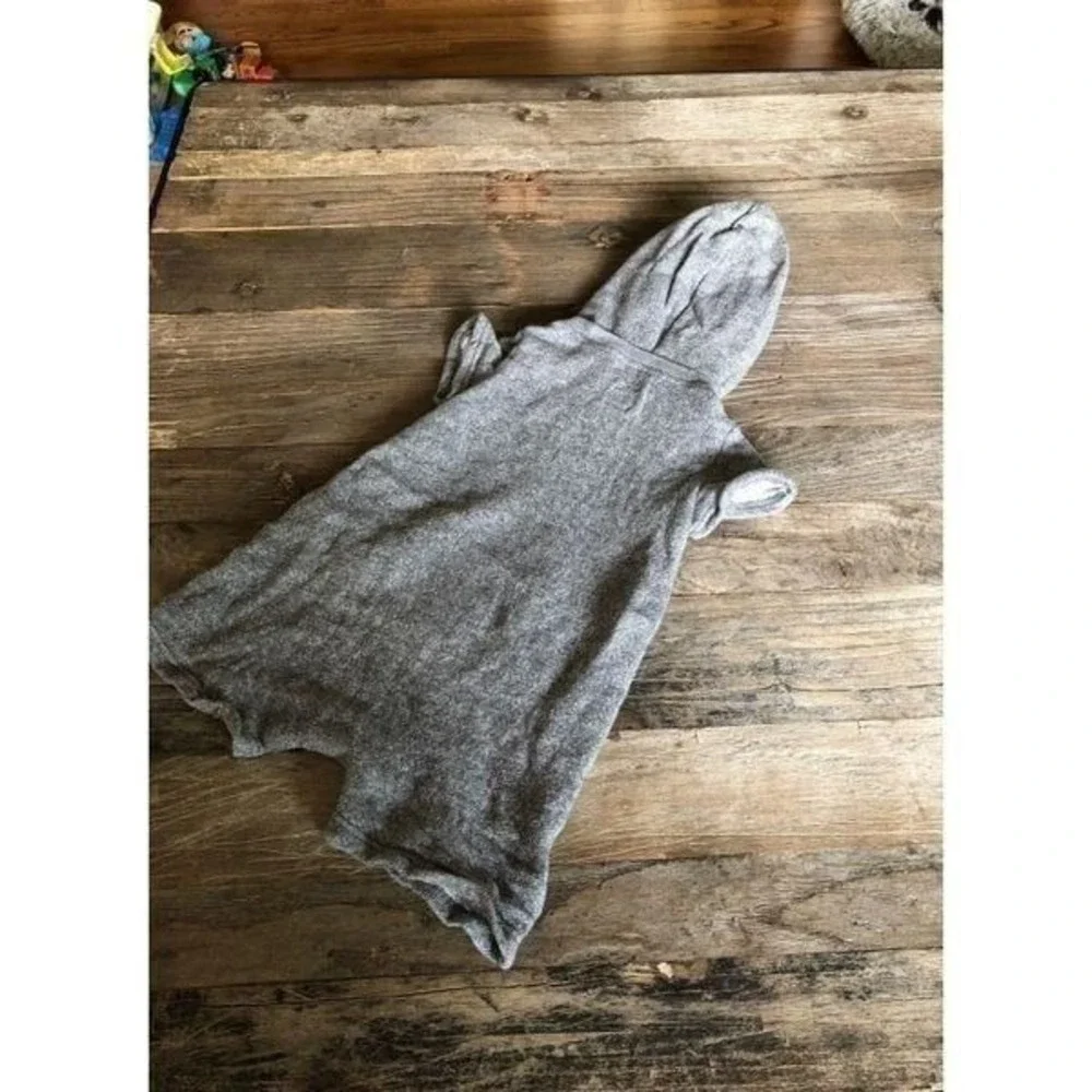 Gap‎ Boy Soft Grey Onesie 12-18 Months